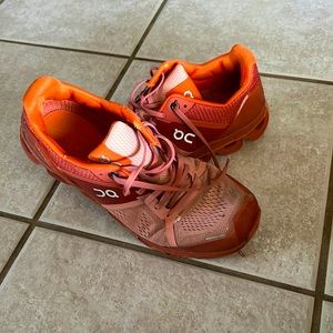 On Cloud women’s shoes